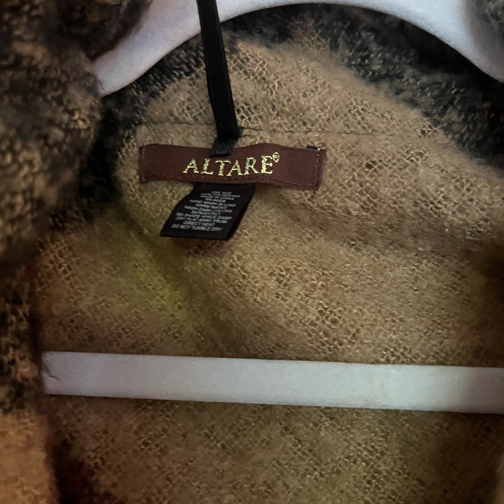 Altare Cape Jacket - Picture 3 of 6